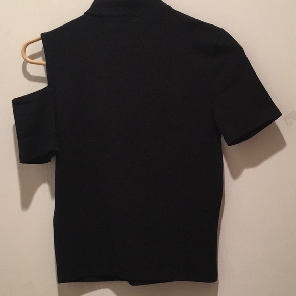 TOP BY EXPRESS ONE ELEVEN CUT OUT&COLD SHOULDER SM - Picture 6 of 7